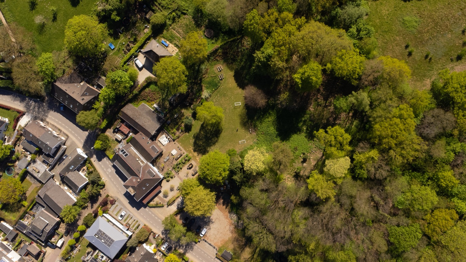 Luchtfoto bostuin bovenaf