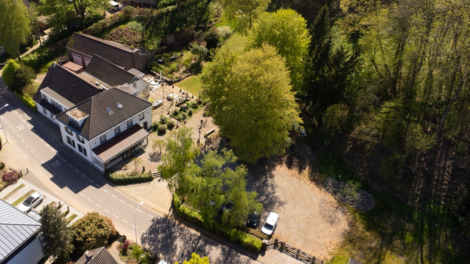 Villa met oprit bovenaf