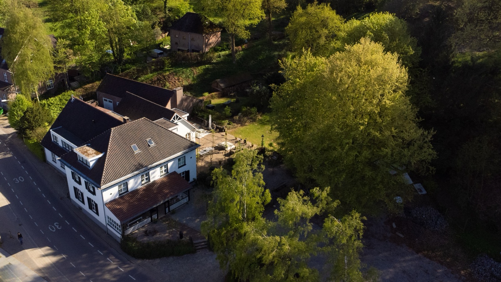 Villa langs de weg