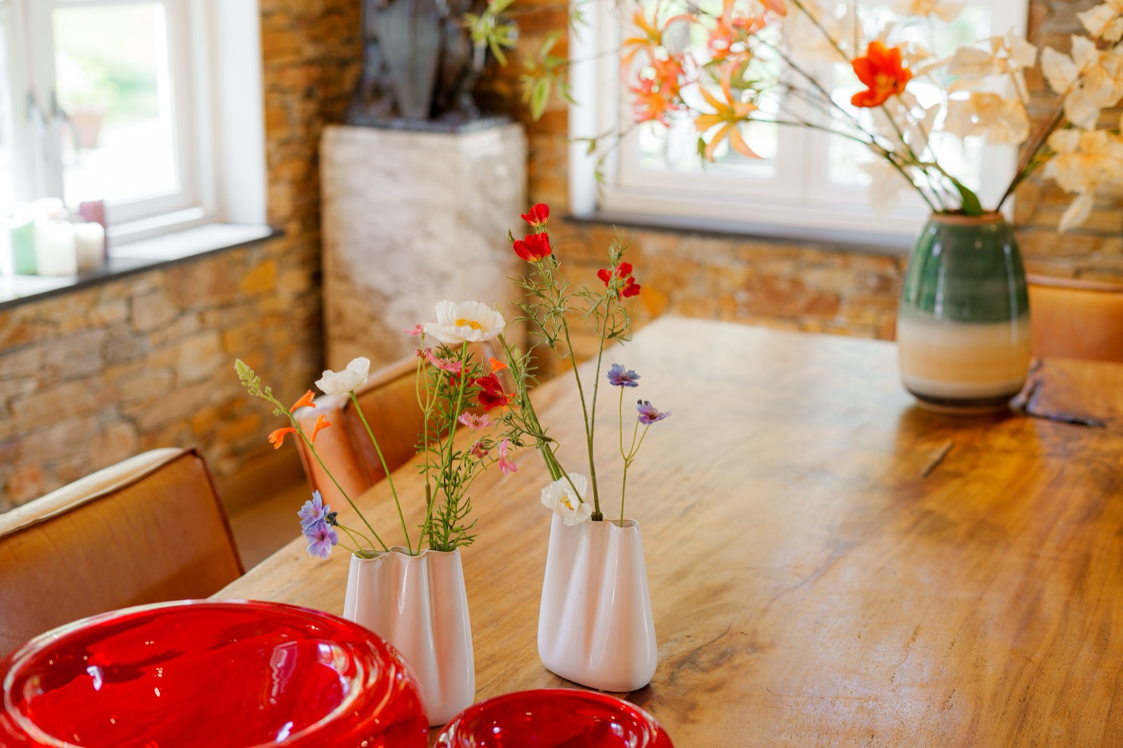 Bloemen op eettafel