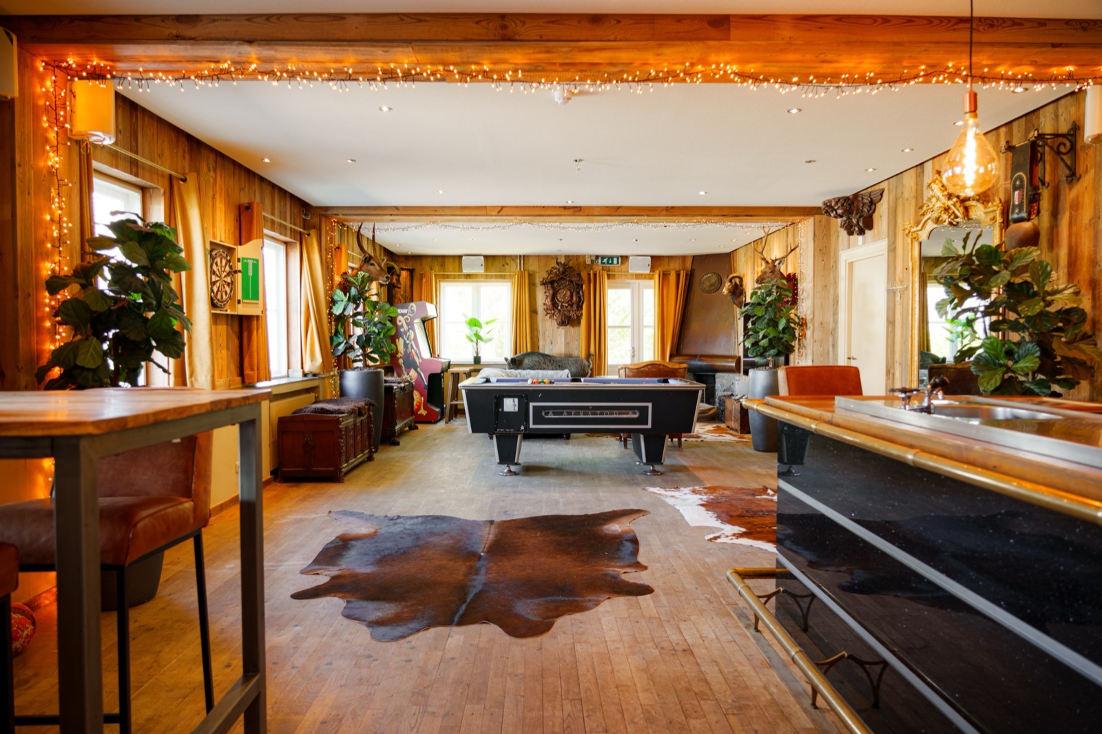 Speelkamer met biljart