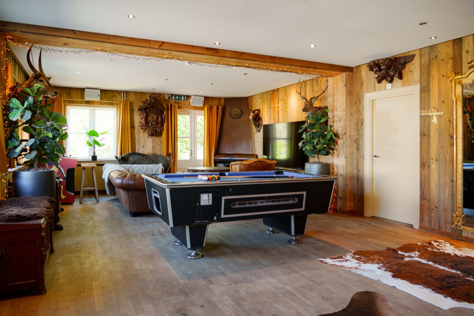 Speelkamer met pooltafel