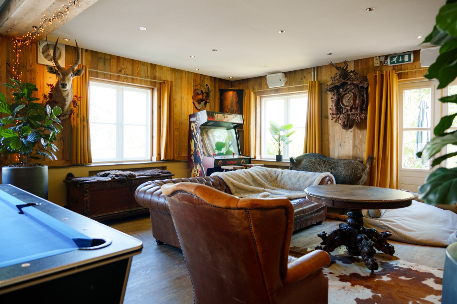 Speelkamer met biljart