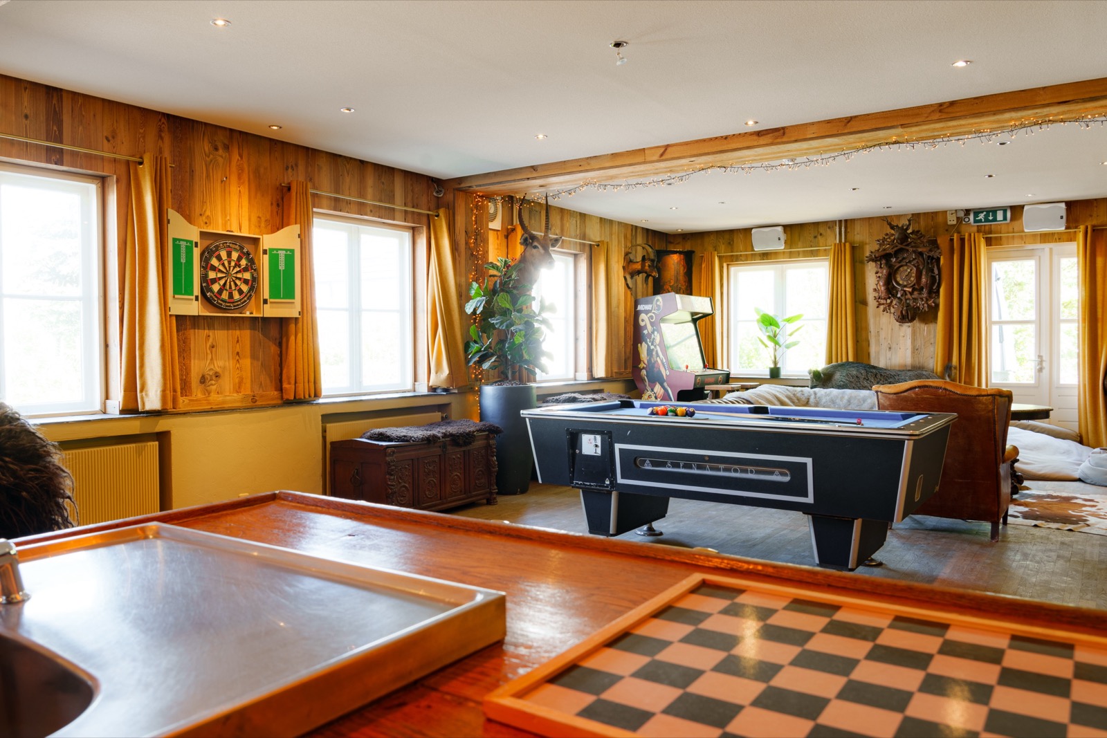 Spelkamer met biljarttafel