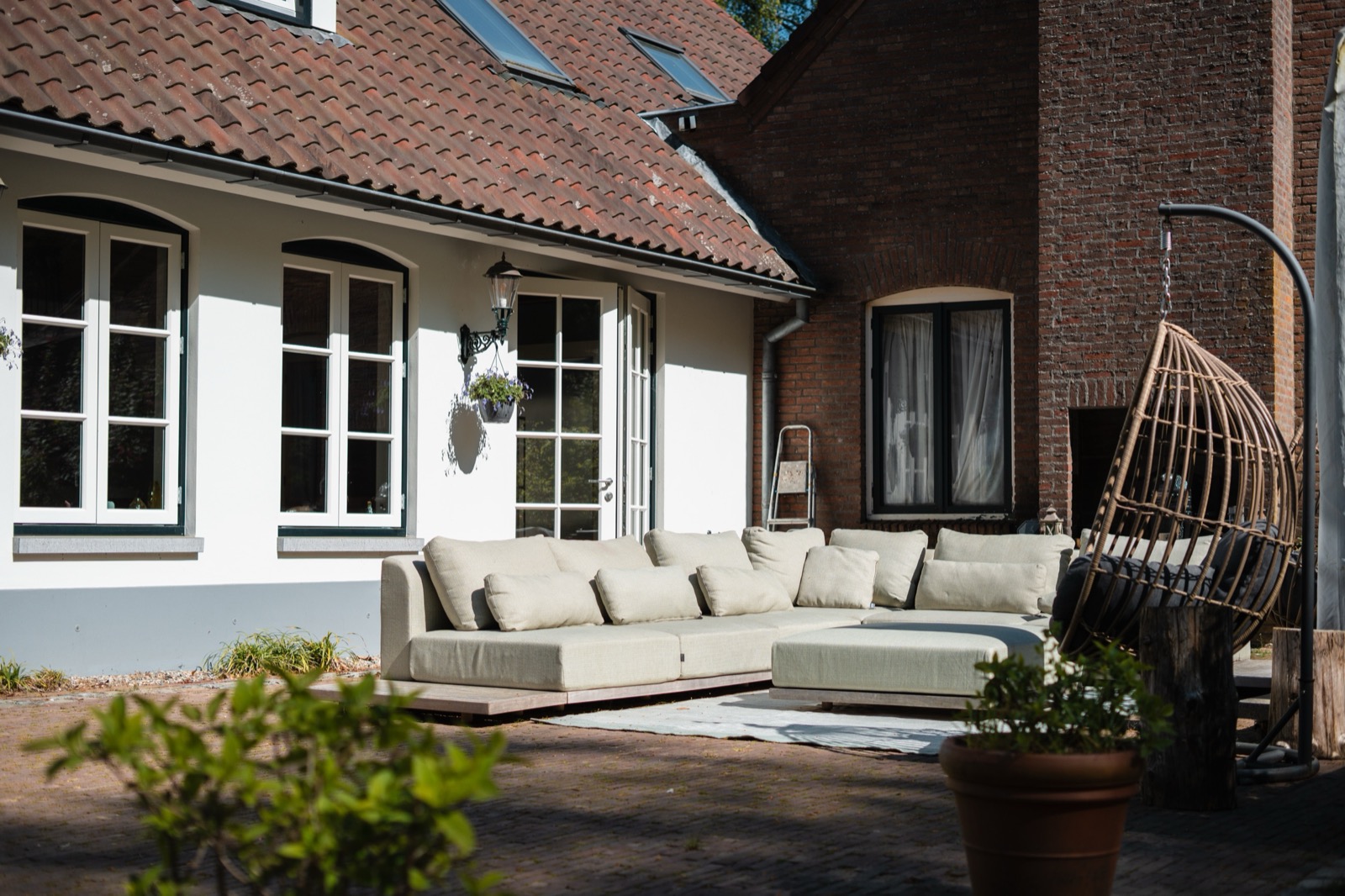 Terras met loungebank