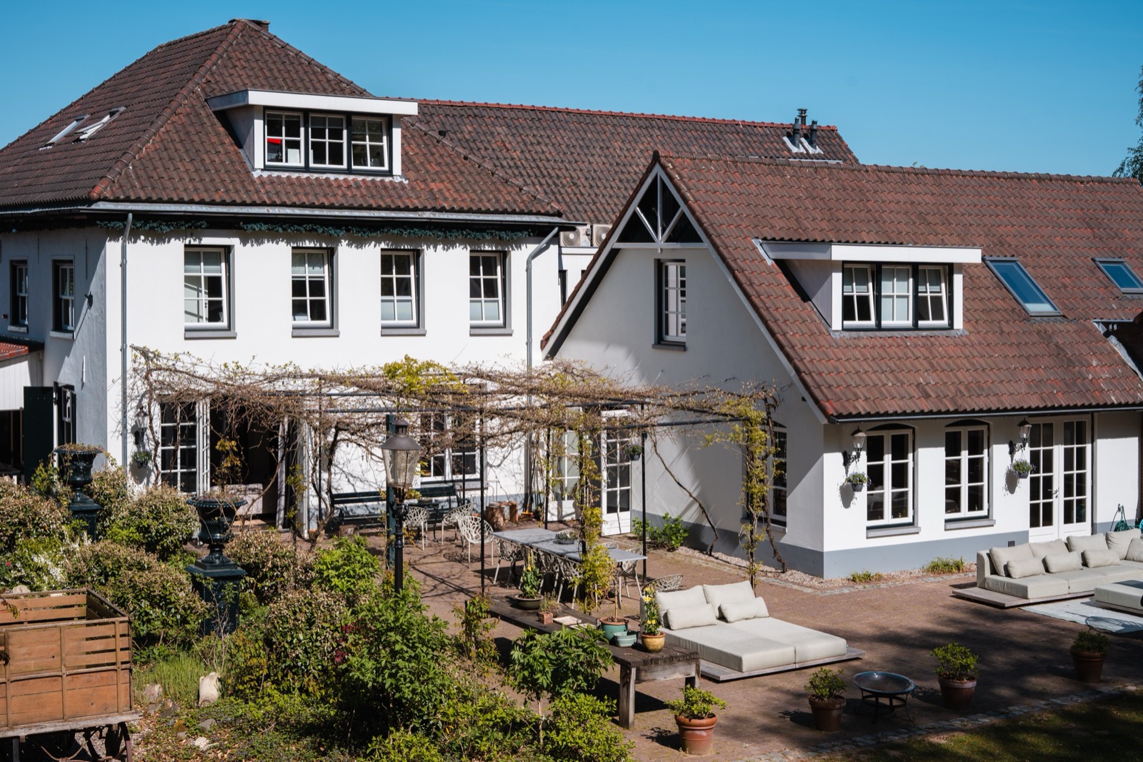 Voorgevel met pergola