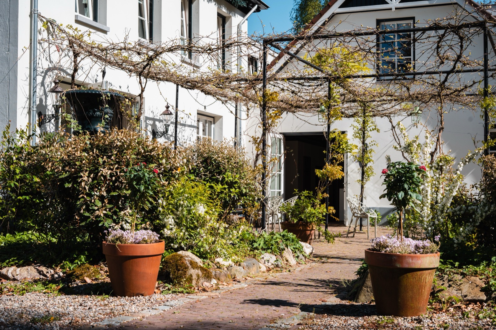 Voorgevel met tuin