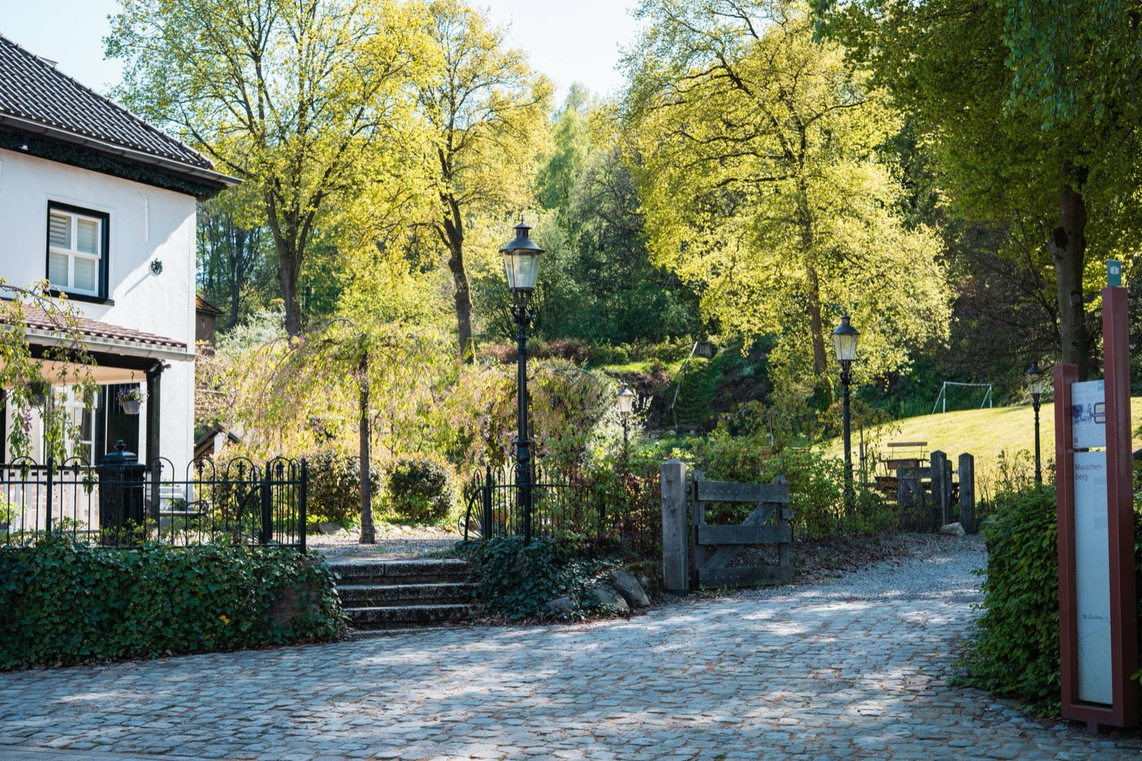 Oprit met villa