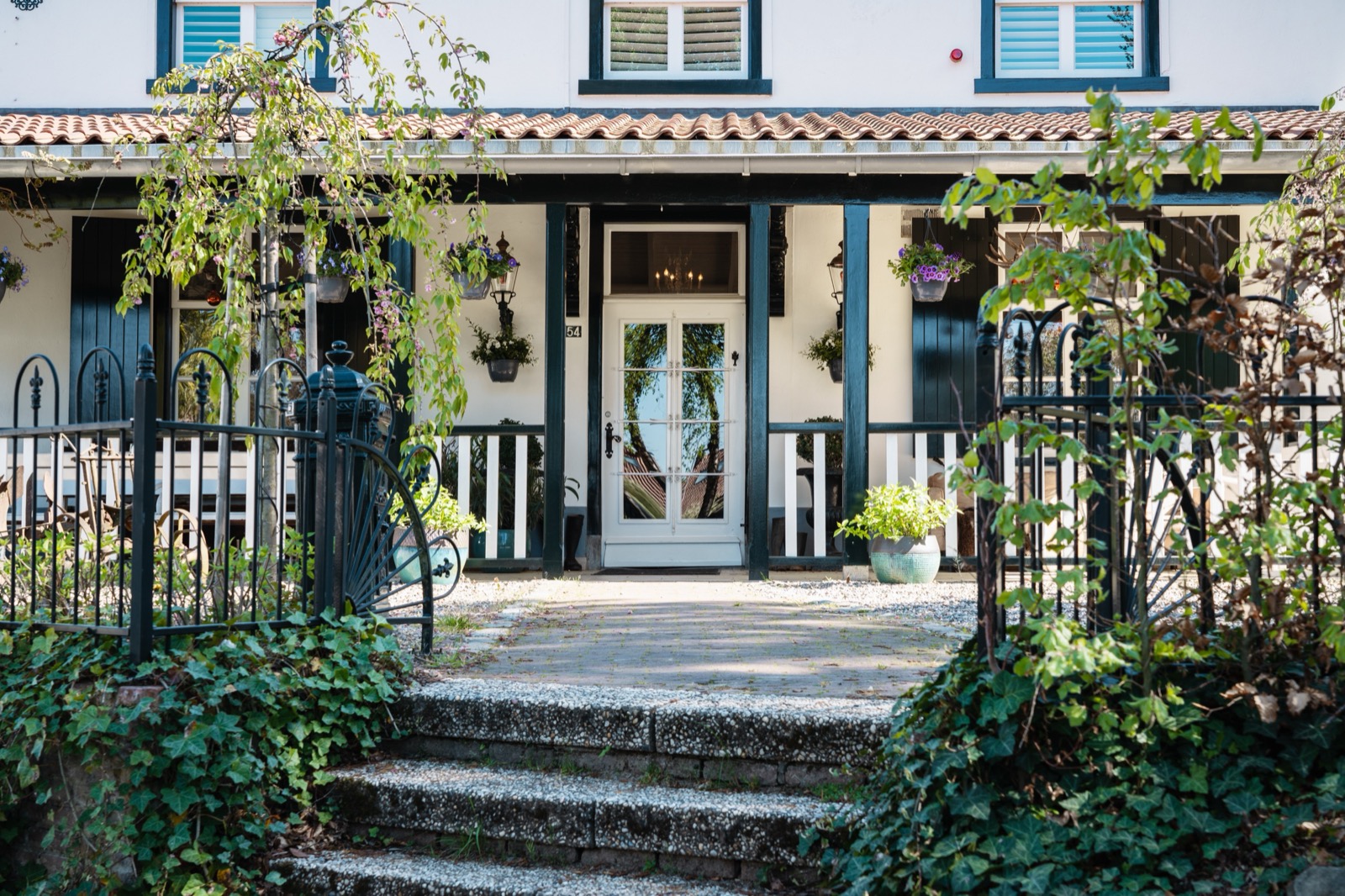 Voordeur met veranda