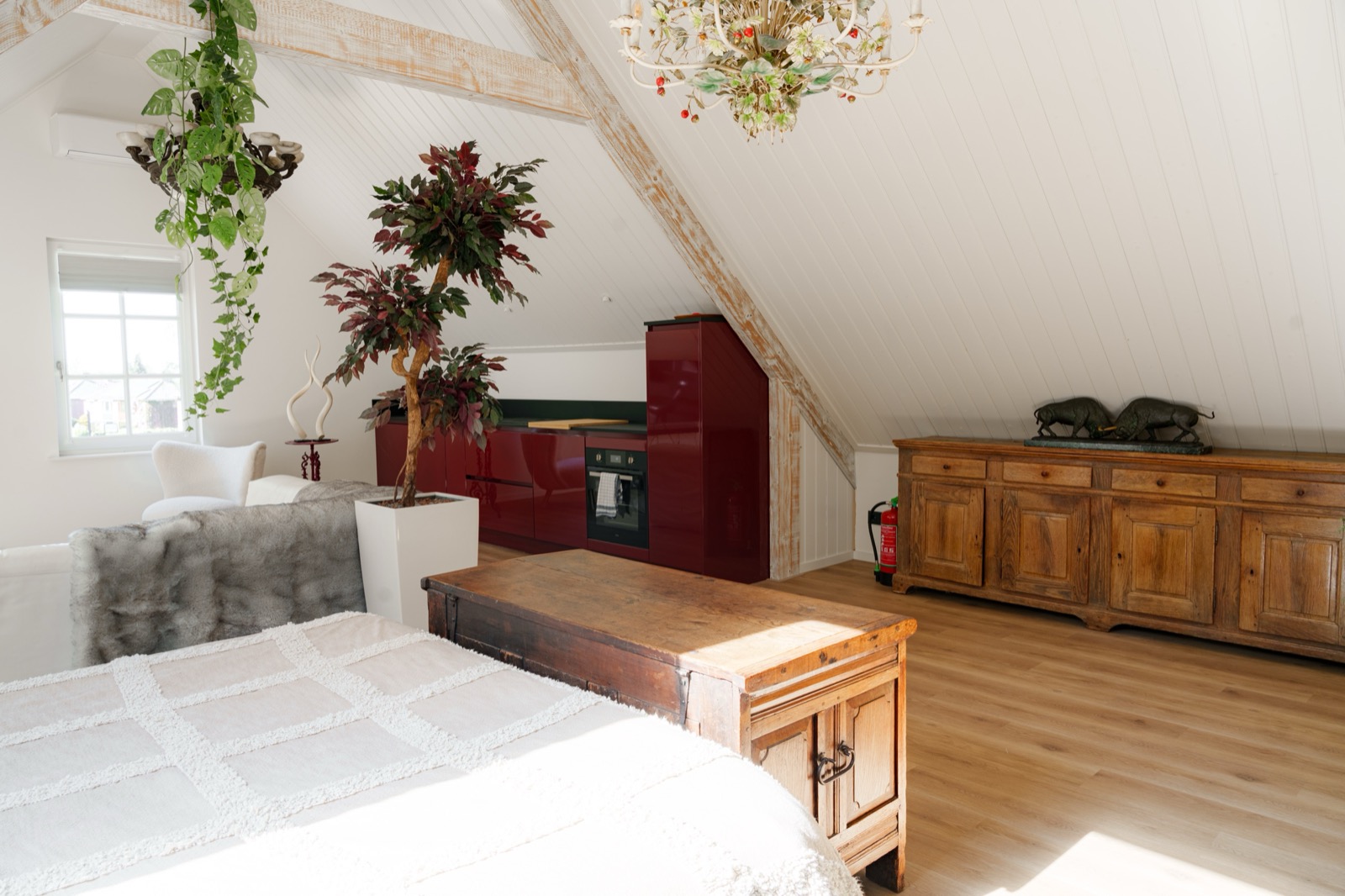 Zolderkamer met keuken