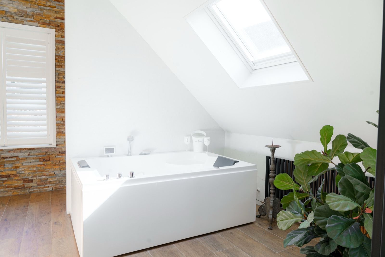 Badkamer met ligbad