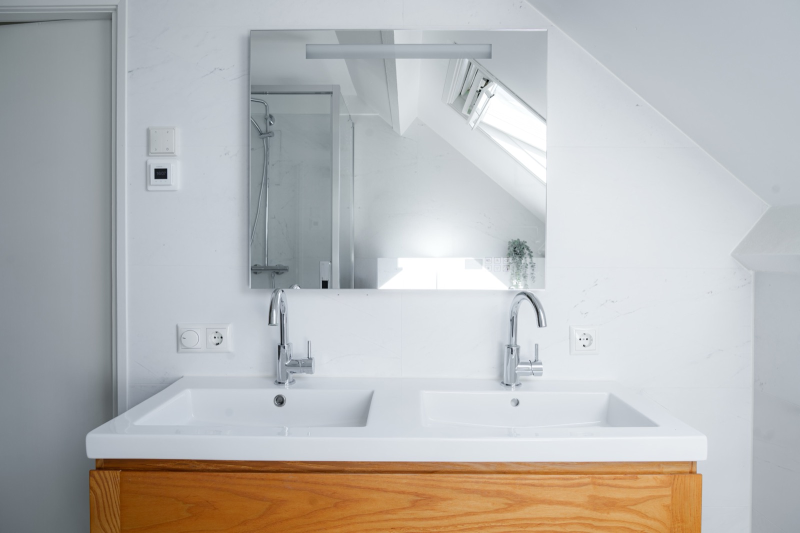 Badkamer wastafel spiegel